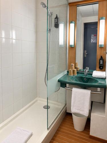 1 double bed, 1 twin bed, 1 bunk bed