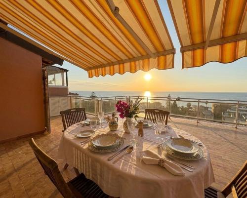 SE9 - Elegante appartamento con splendida vista panoramica sul mare