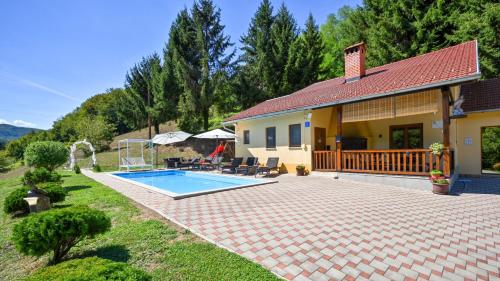 Villa Lasovic by Villas Guide in Mala Erpenja