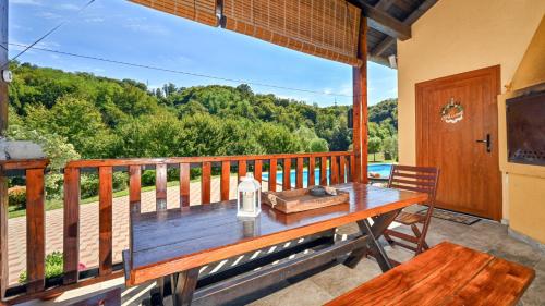 Villa Lasovic by Villas Guide in Mala Erpenja
