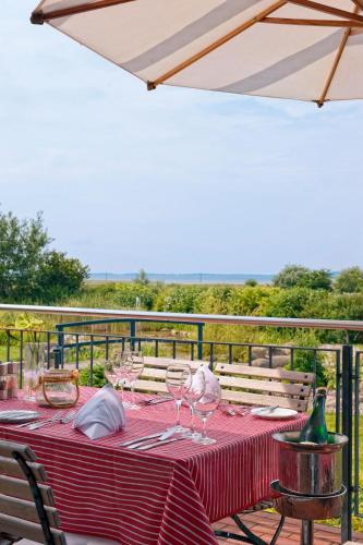 Restaurant, H.W.S. Hotel Der Wilde Schwan in Sagard