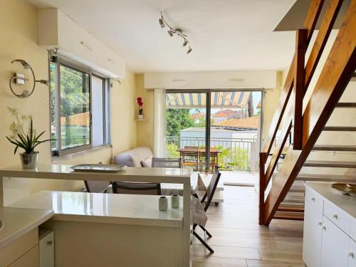 Duplex - Beaches and center within walking distance - Private garage