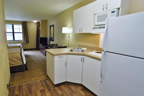 廚房, Extended Stay America Suites - Bloomington - Normal in 布盧明頓(IL)