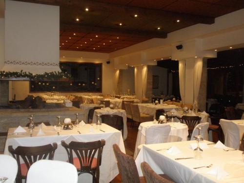 Country Club Hotel & Suites - image 5