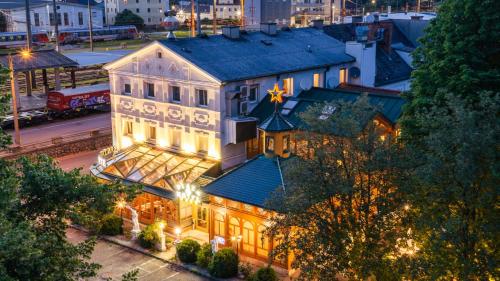 . Höckner Plaza Hotel