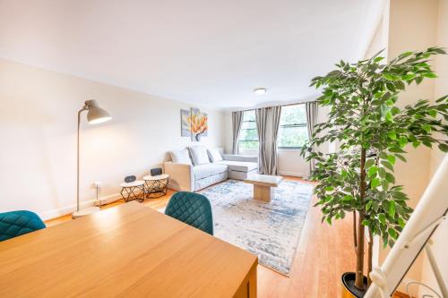 The Queensborough Apartments by Hyde Park Room Type - Superior Apartment, Floor 5