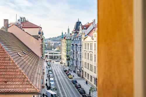 Prague Days - Four Bedroom Apartment with Workspace and 250Mbs WiFi in New Town - image 2