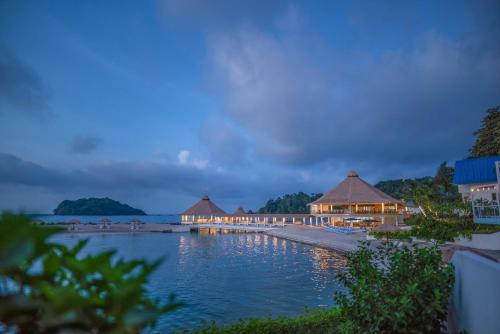 A környék, Ordovician Beach Resort in Isla Grande