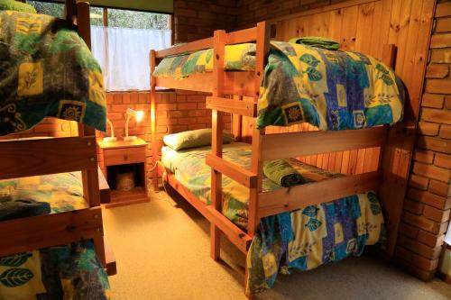 2 bedrooms, 6 beds