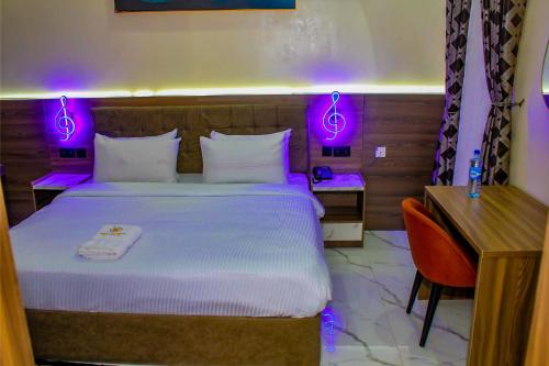 Pholax Hotel & Suites - image 5