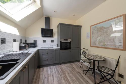 Fabulous 2 Bedroom House just outside Edinburgh in Roslin