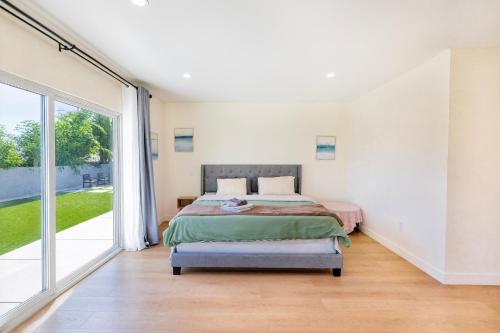 Luxury Modern Home near Universal Studios