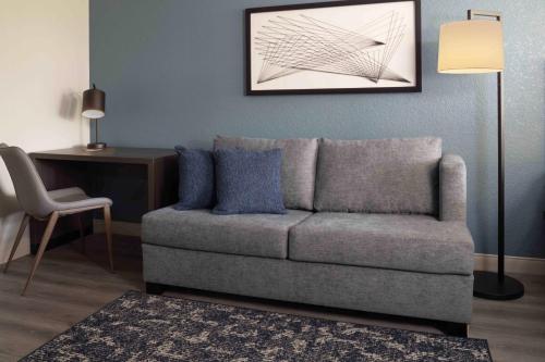 1 king bed, 1 sofa bed