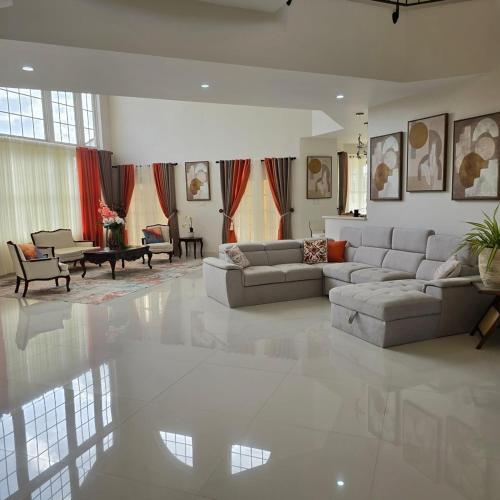 Grand Luxury Estate Perfect for Weddings & Events in Long Bay