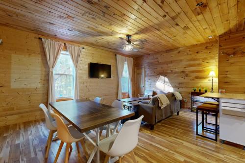 Hunting Home Base! 75-Acre Tennessee Getaway in Milan (TN)