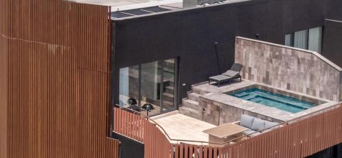 Unique PH with Ocean View and Jacuzzi 3Bed 4Bath