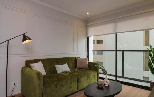 Royal 3BR with Parking & Balcony near Larcomar by Geko