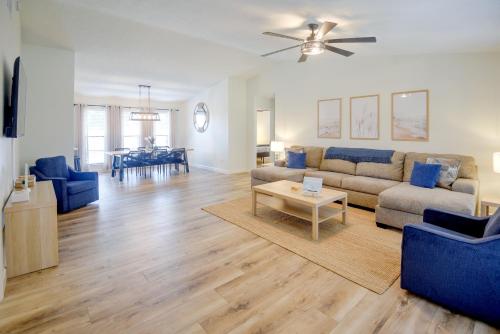 8 Mi to New Smyrna Beach! Home w/ Poolside Oasis in Edgewater (FL)