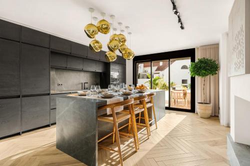 Superb Lorcrimar apartment, Puerto Banus, Marbella