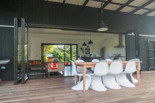 المنظر الخارجي, Mata Manea in Vaimaanga