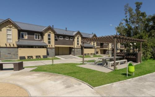 Los Robles 2 Condominio comfort and proximity - image 3