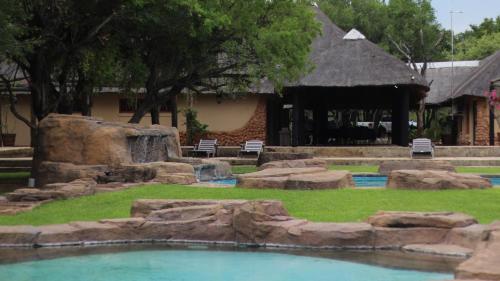 Peldbaseins, Thabaledi Game Lodge in Beestekraal
