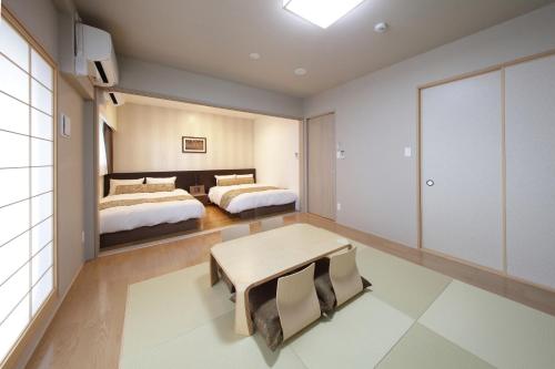 Twin Room with Tatami Area - Non-Smoking image 7