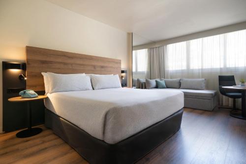 1 queen bed, 2 twin beds