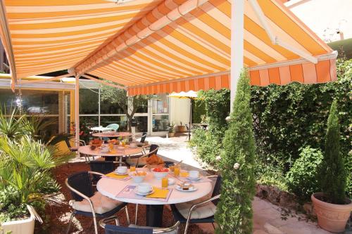 Balcony/terrace, Logis Hotel l'Esterella in Saint-Raphael