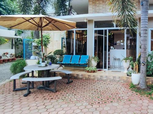 Alejandro's Suites & Venue