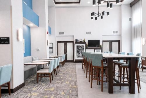 大堂, 芝加哥聖查理斯歡朋套房酒店 (Hampton Inn & Suites Chicago/St. Charles) in 伊利諾依州聖查爾斯 (IL)