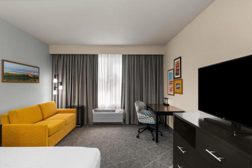 Hampton Inn & Suites by Hilton Mountain View Room Type - King Studio - Non-Smoking