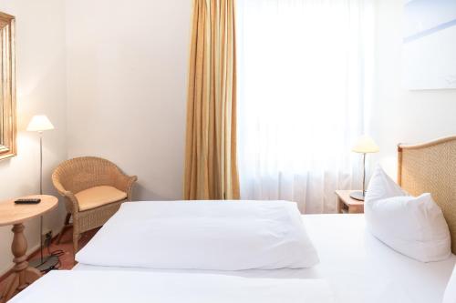 Single Room image 3