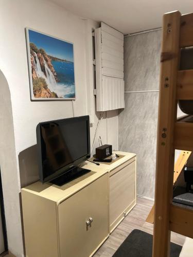 Deine Pension, Double Room P1, 1-2 beds, 10qm, Check-in 4PM - 5AM in Creglingen