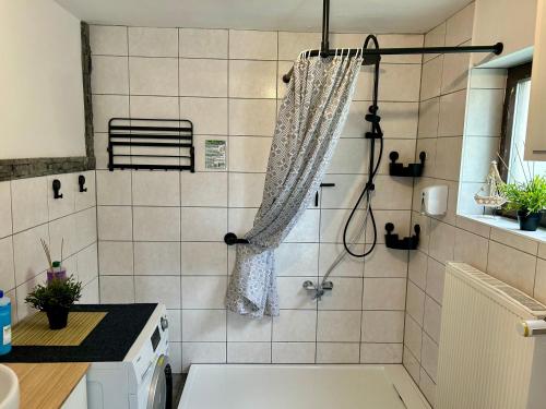 Deine Pension, Double Room P1, 1-2 beds, 10qm, Check-in 4PM - 5AM in Creglingen