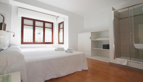 Hostal Ripoll Ibiza - image 8