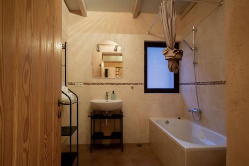 Charming Apartment in the Heart of the Forest in Santa Luzia