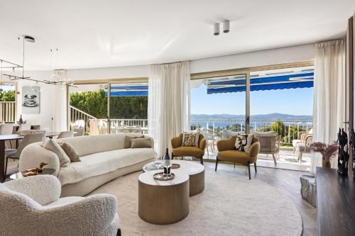 FRGK Appartement luxe vue mer Cap dAntibes in Les Breguieres