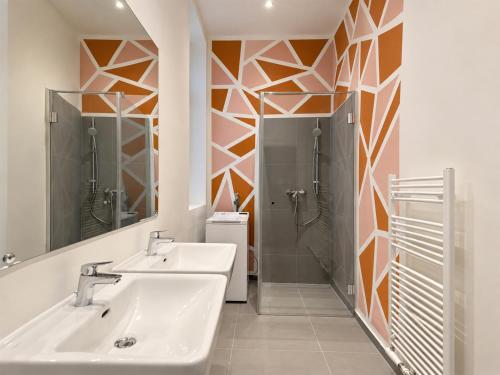 Stylish Apt for 4 near MuseumsQuartier Metro U2 & U3 - image 5