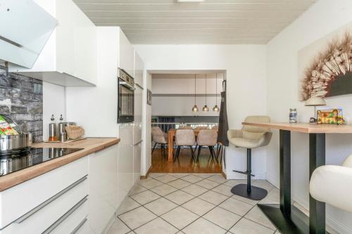 Haus Joanna, Köln-Bonn, Messe (Haus Joanna, Koln-Bonn, Messe) in เฮนเนฟ