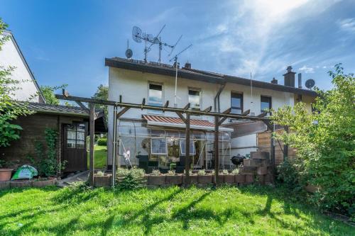 Haus Joanna, Köln-Bonn, Messe (Haus Joanna, Koln-Bonn, Messe) in เฮนเนฟ