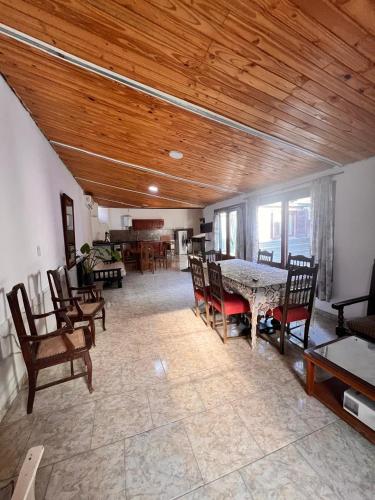 Casa a media cuadra de la Costanera