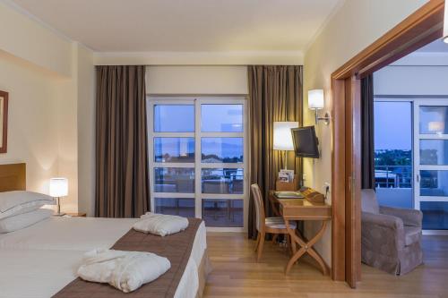 2 twin beds, 1 sofa bed