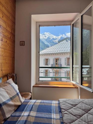 Historic Chamonix Flat - Mont Blanc View with Balcony
