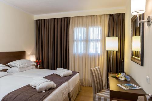 2 bedrooms, 4 beds
