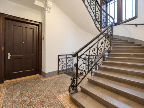 Stylish Apt for 4 near MuseumsQuartier Metro U2 & U3 - image 2