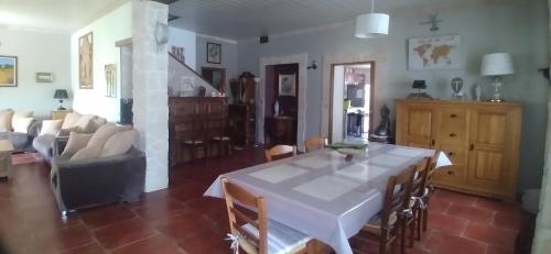 Maison de famille avec piscine in Jonquery