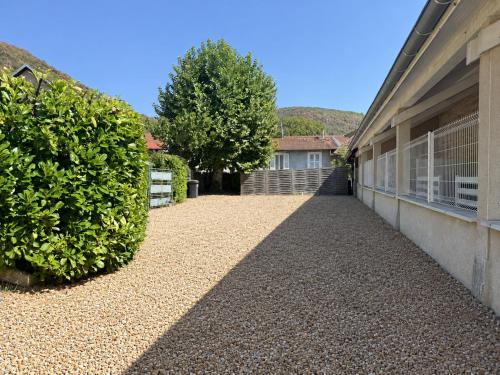 hotel des touristes in Montagnieu