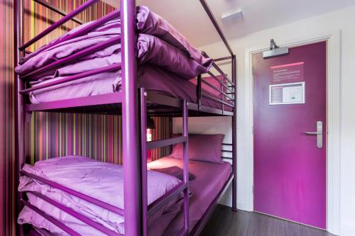 Bed in 4-Bed Mixed Dormitory Room with Shared Bathroom