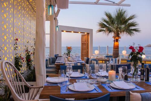 Restaurant, Cavo Seaside Suites in Nikiforos Fokas